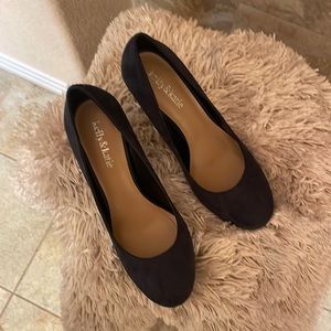Navy faux suede pumps